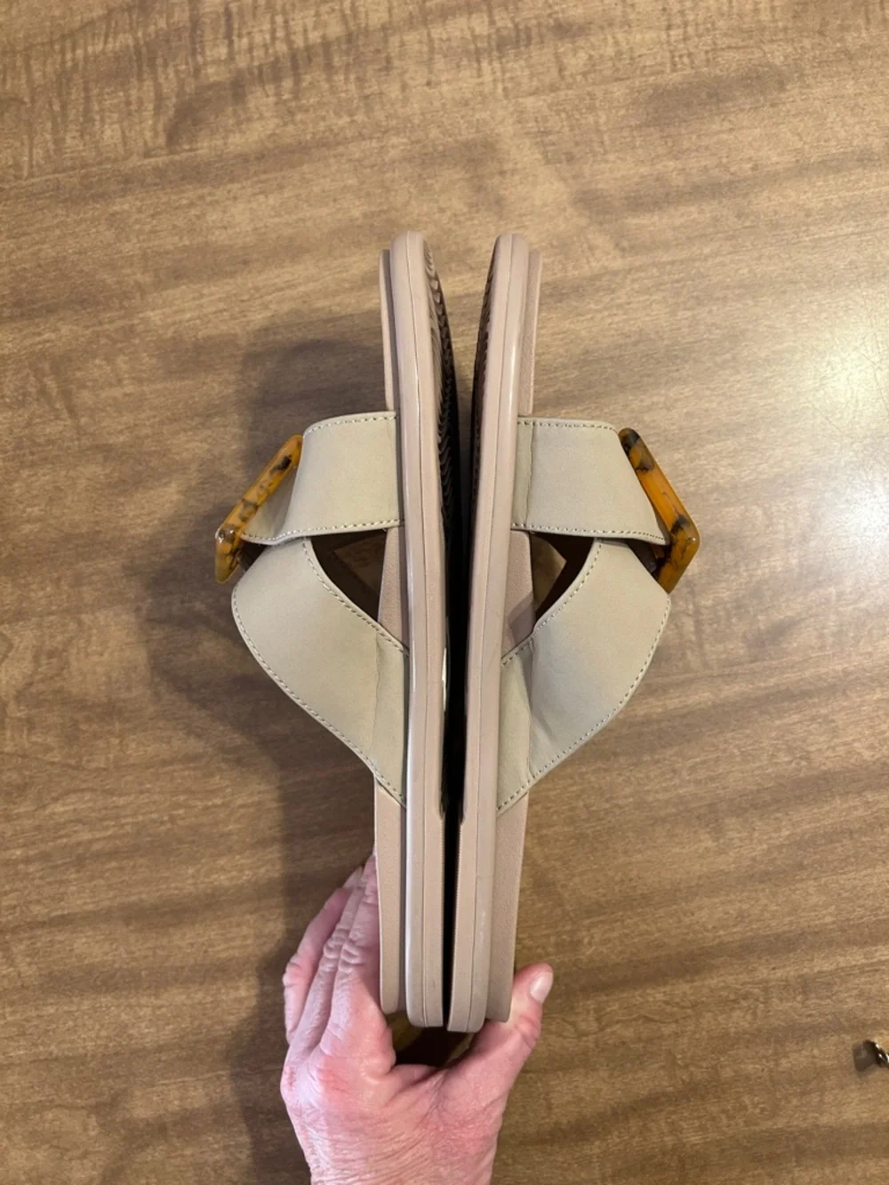 OluKai Lai Slide Sandals Tan Beige Tortoiseshell Buckle Comfort Flat S